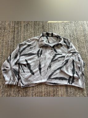 Secret Treasures Gray & Black Tie-Dye Cropped Polo Sweatshirt